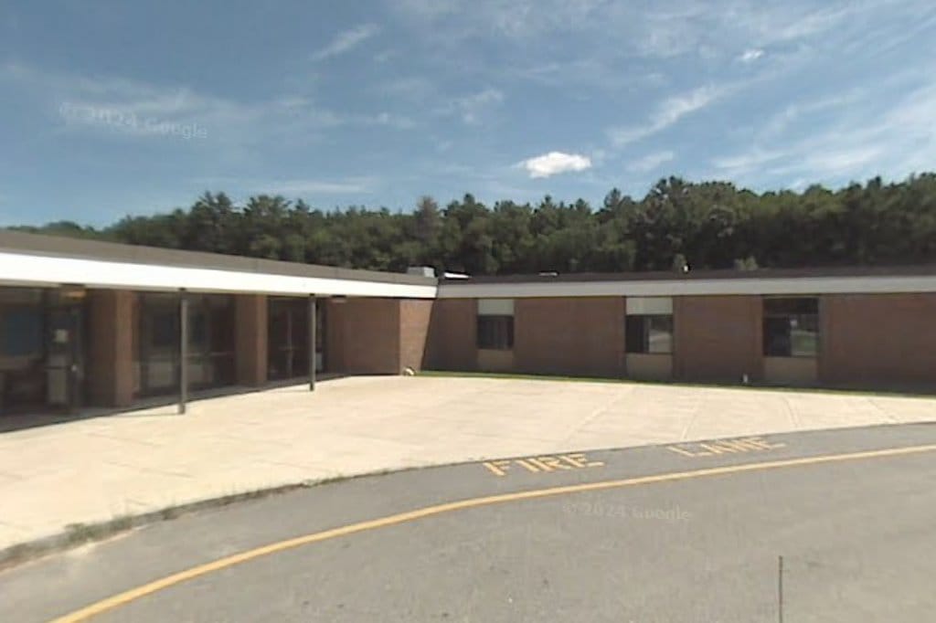 Reeds Ferry School