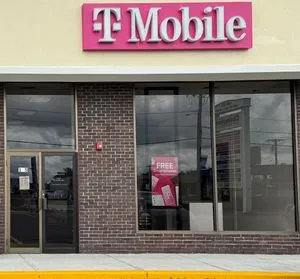 T-Mobile Chelmsford Plaza