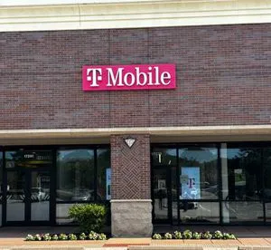 T-Mobile Chesterfield Airport Rd & Aga Way