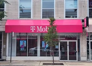 T-Mobile Clark St & Diversey Pkwy