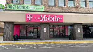 T-Mobile Ashland Ave & Milwaukee Ave
