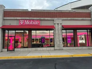 T-Mobile W Howard & N Clark