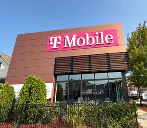 T-Mobile S Archer Ave & W 39th Pl