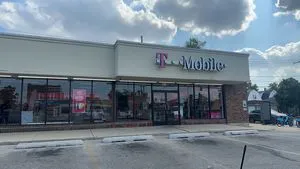 T-Mobile West Diversey & North Lockwood