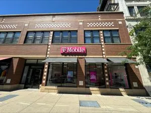 T-Mobile N Broadway & W Leland