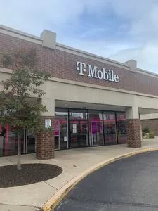 T-Mobile North Ave & Clybourn Ave