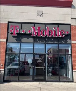 T-Mobile Roosevelt Rd & Central Ave