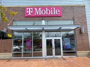 T-Mobile Elston Ave & Logan Blvd