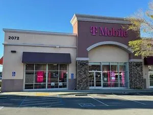 T-Mobile E 20th St & Huntington Dr