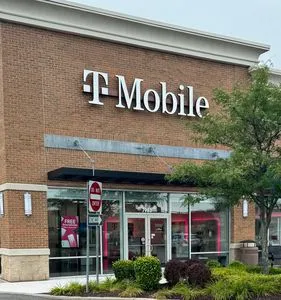 T-Mobile Brewerton Rd & Caughdenoy Rd
