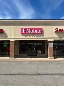 T-Mobile Brentwood Plaza