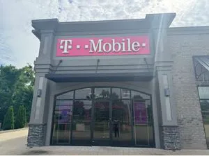 T-Mobile Fort Campbell Blvd & Quin Ln