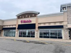 T-Mobile Cherrywood Plaza