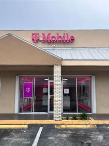 T-Mobile W Sugarland Hwy & N Berner Rd
