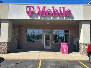 T-Mobile W Vienna Rd & N Linden Rd
