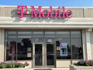 T-Mobile W Broadway & Highland Dr
