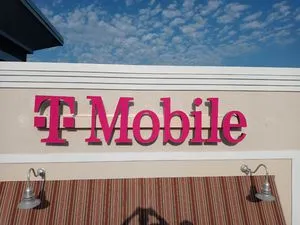 T-Mobile Transit Rd & Maple Rd