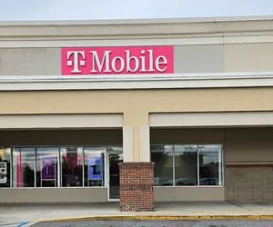 T-Mobile Cross Country Plaza
