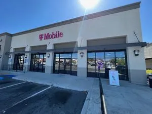 T-Mobile 91 Freeway & Mckinley St