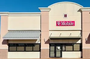 T-Mobile Leopard St & Hearn Rd