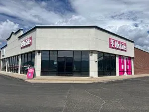 T-Mobile E Main St & Trinity Ave