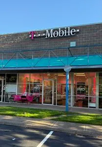 T-Mobile Kings & Walnut