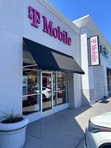 T-Mobile Harbor Blvd & Baker St