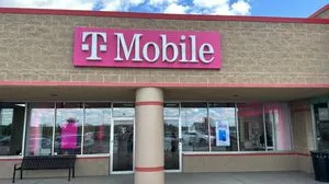 T-Mobile Cottage Grove Plaza