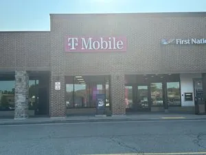 T-Mobile Foster Ave & Maxwell Ave