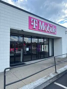 T-Mobile Sockanosset Cross Road