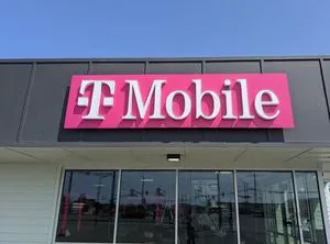 T-Mobile Hwy 101 N & Northcrest Dr