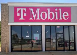 T-Mobile E Loop 304 & State Hwy 21 W