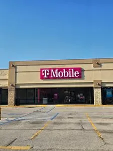 T-Mobile Nitro Market Pl & Lakeview Dr
