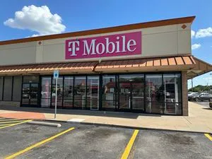 T-Mobile Forest Lane & Abrams