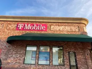 T-Mobile Dallas Pkwy & Trinity Mills Rd