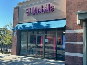 T-Mobile Holt Garrison Pky & Coleman St