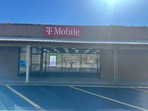 T-Mobile Mall Rd & Smoot Ave