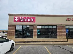 T-Mobile Hwy N & La Le Dr