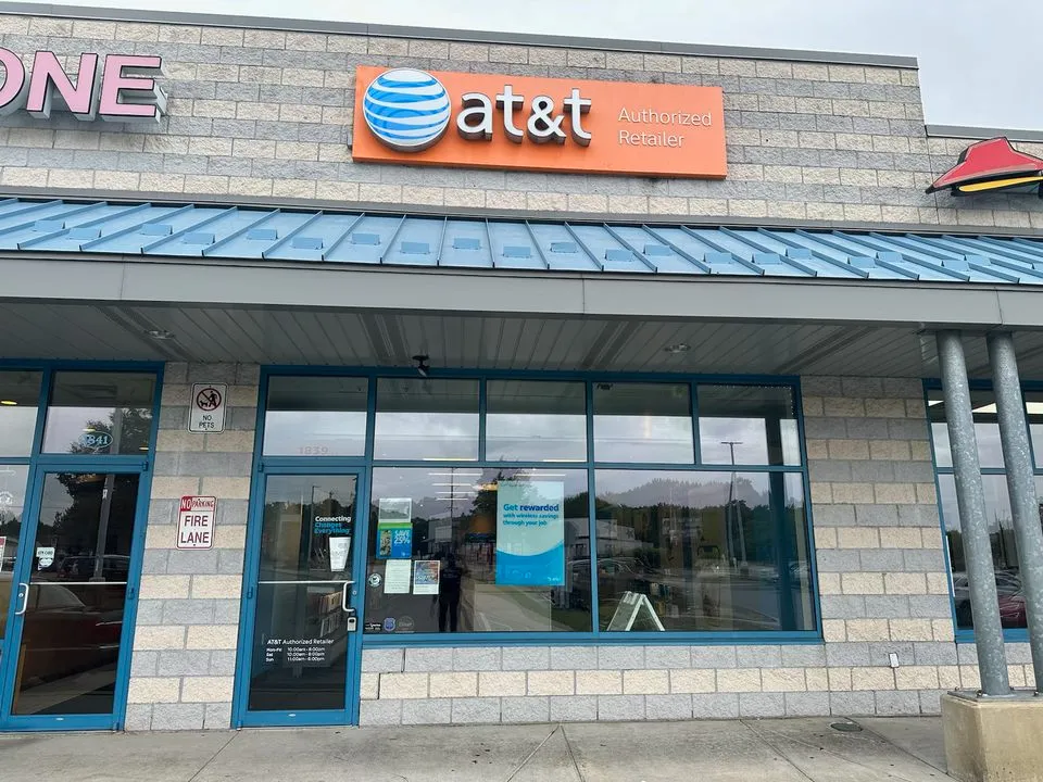 AT&T Store Bear - Bear