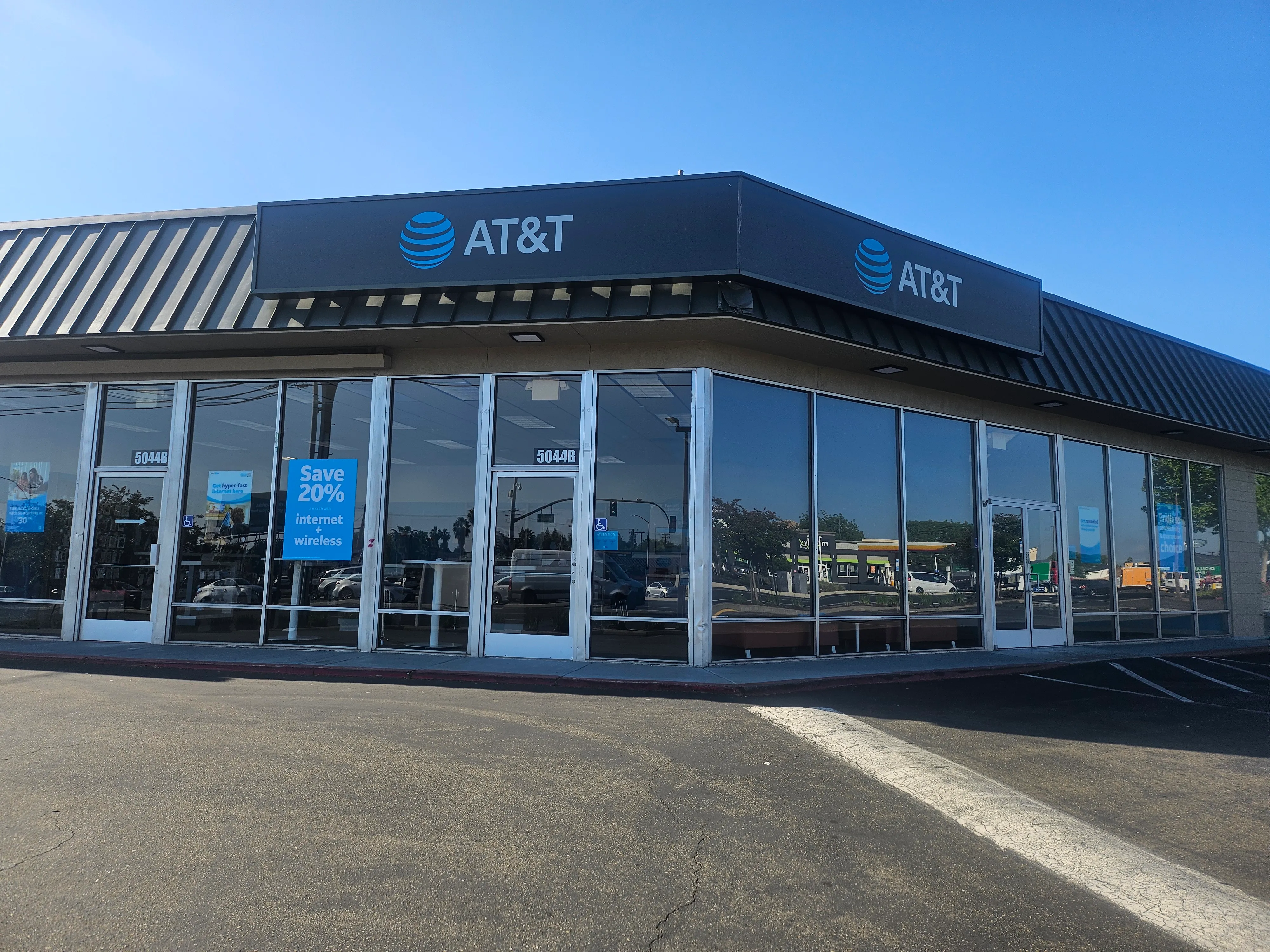 AT&T Store Sacramento - Madison Ave