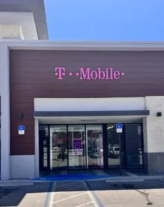 T-Mobile S Federal Hwy & SE 10th St