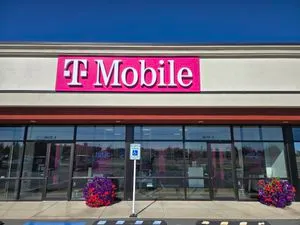 T-Mobile E H St & S Main St