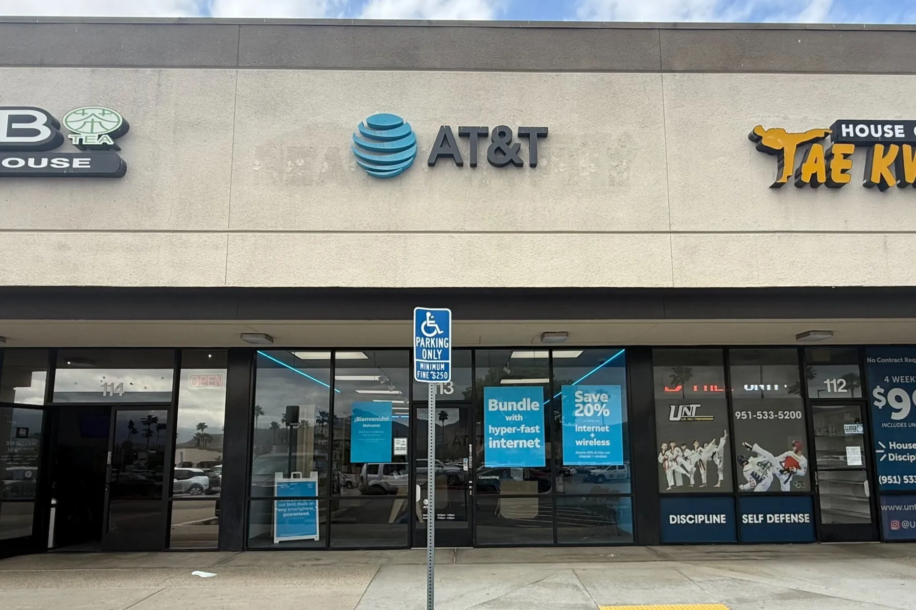 AT&T Store Corona - Country Side Center