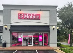 T-Mobile Intl Spdwy Blvd & Amelia Ave