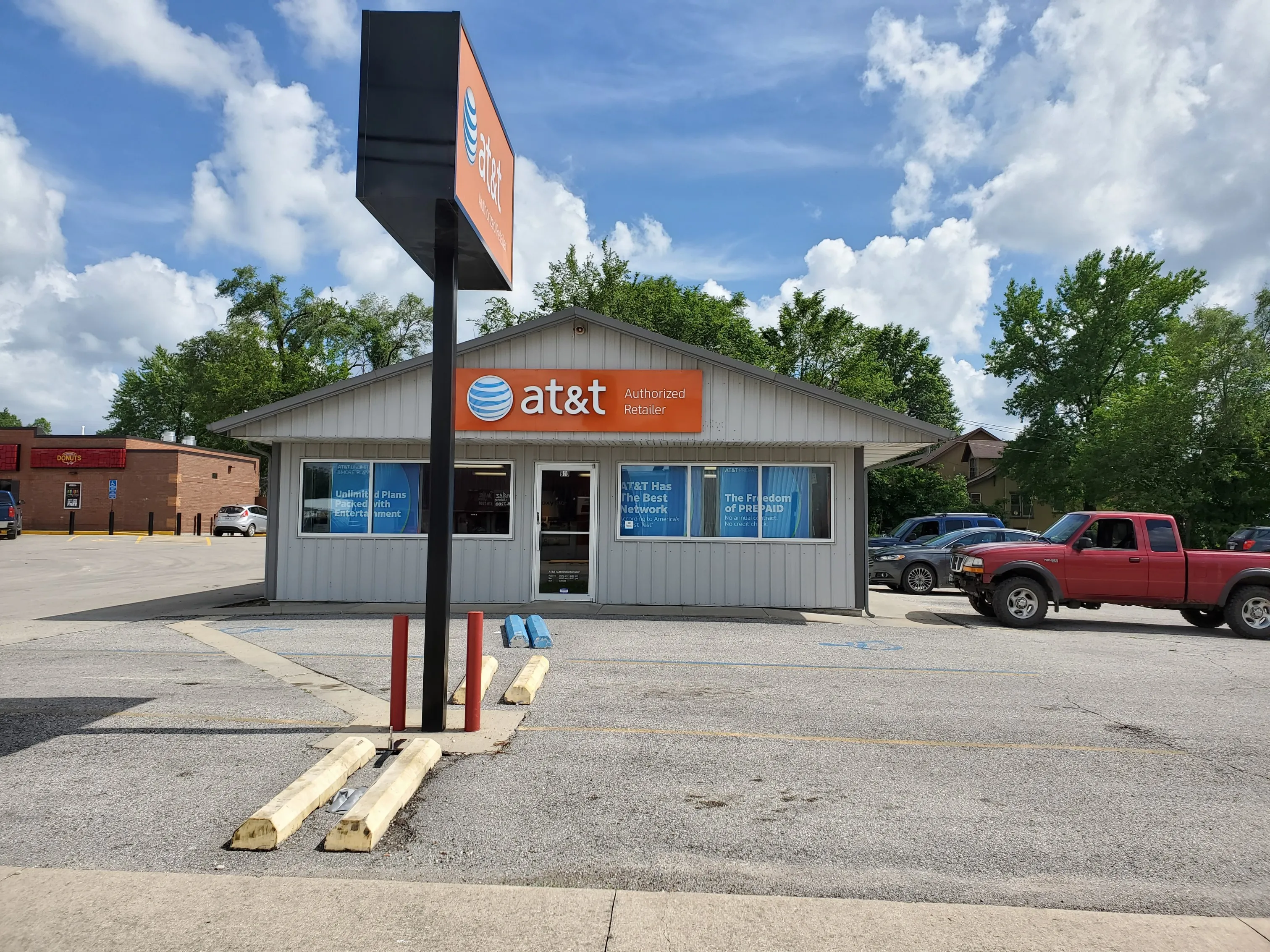 AT&T Store Versailles - W Newton St