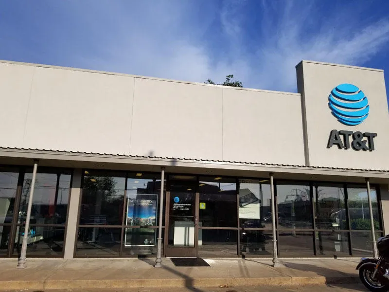 AT&T Store Giddings - Giddings Plaza