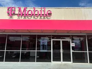 T-Mobile Quintard Ave & E 22nd St