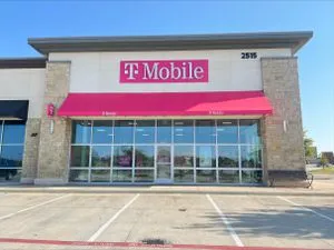 T-Mobile W University Dr & Twn Ctr Trl