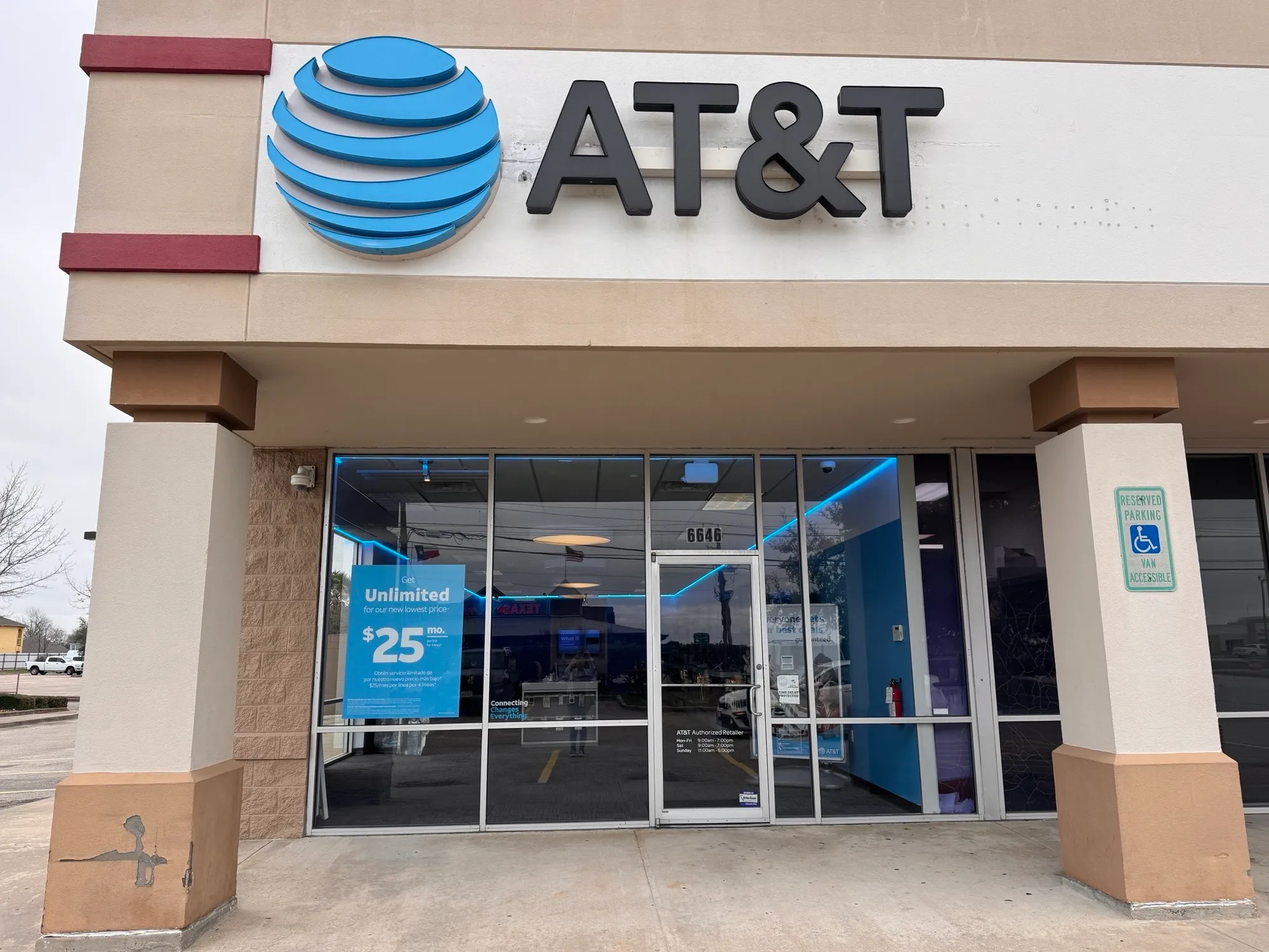 AT&T Store Baytown - Highland Farms