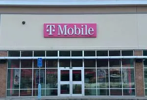 T-Mobile Pershing Dr & Division St